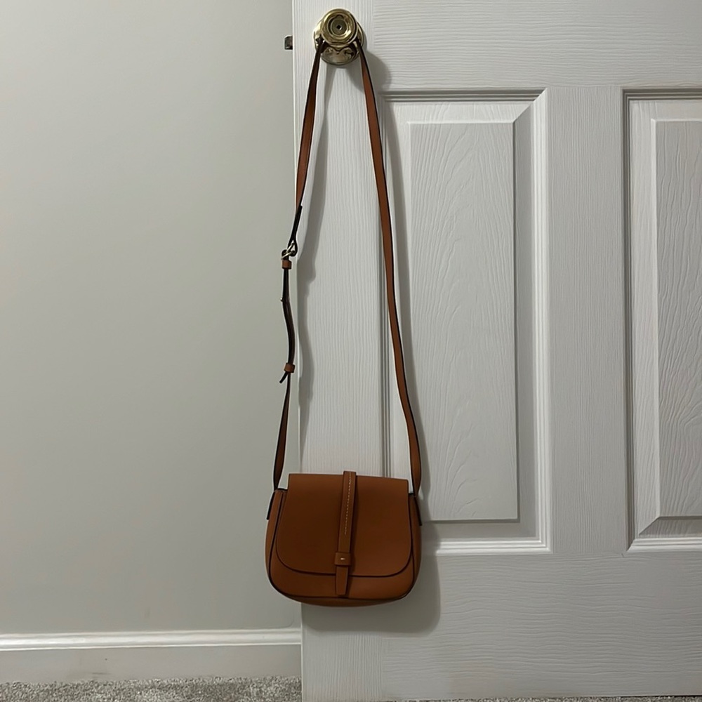 Cute little purse perfect for your cell phone or a small wallet. Leather.